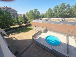 Magnífico piso con terraza y piscina de 3 hab 2 baños garaje y trastero en Av Pablo Iglesias. photo 0