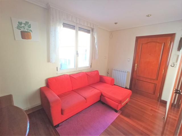 Vivienda de dos habitaciones en zona centro de Eibar, salón-entrada, pasillo, baño y cocina. Ascensor photo 0