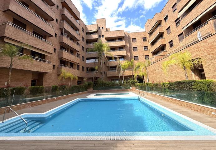 Exclusivo piso de 2 dormitorios con terraza, patio privado y piscina comunitaria. photo 0