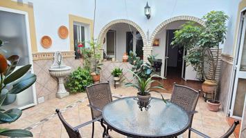 EXCLUSIVA CASA DE TRES PLANTAS EN EL CORAZÓN DE CÓRDOBA photo 0
