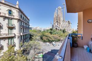 Vivienda amplia y luminosa con vistas a la Sagrada Familia photo 0