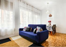 ¡Piso en venta en Les Corts, junto al Camp Nou! Oportunidad única . photo 0
