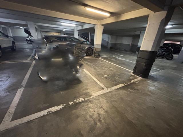3 plazas de coche y 3 plazas de moto en venta photo 0