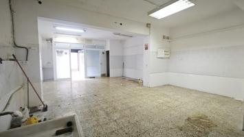 Local en venta para reformar en la calle Salinas, Vila de Gràcia. photo 0