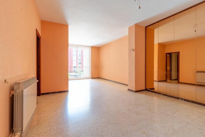 Espacioso Piso con Gran Potencial en Esquerra de l'Eixample - Calle Aragó photo 0