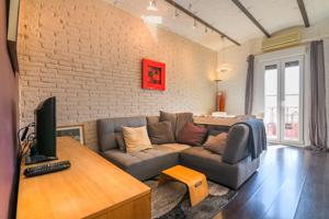 ¡Tu Oasis en la Barceloneta te Espera! Exclusivo Piso con Encanto y Balcones Privados photo 0
