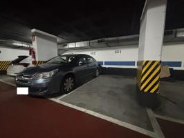 Plaza de Parking en Alquiler en Consel Cent, Ideal para Su Comodidad photo 0
