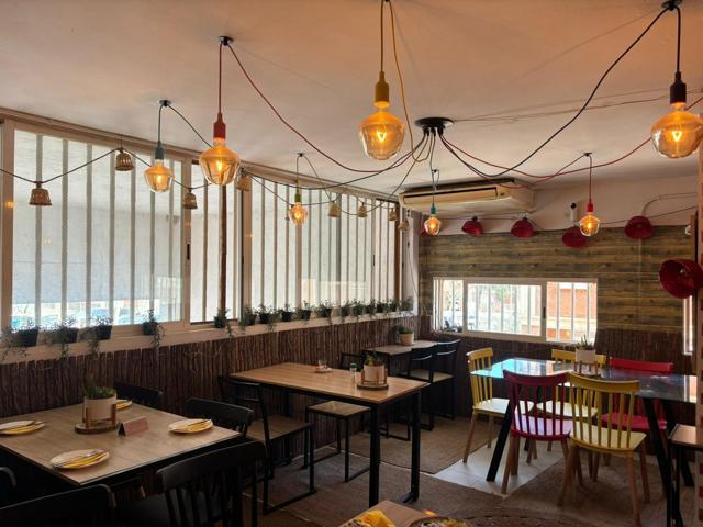 Local comercial en venta en Calle Josep Vicenç Foix photo 0