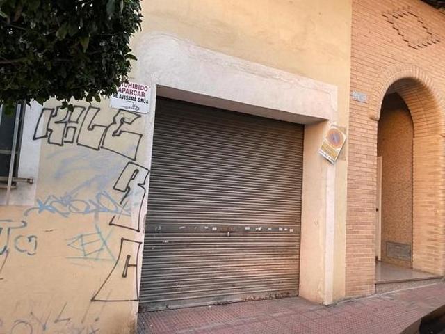 Gran local próximo al centro de Salud photo 0