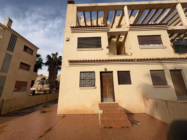 Tríplex en esquina con jardín privado en Los Alcázares photo 0