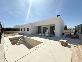 Tu Nuevo Hogar de Ensueño: Chalets Exclusivos con Piscina Privada photo 0