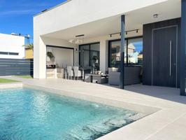 Tu Nuevo Hogar de Ensueño: Chalets Exclusivos con Piscina Privada photo 0