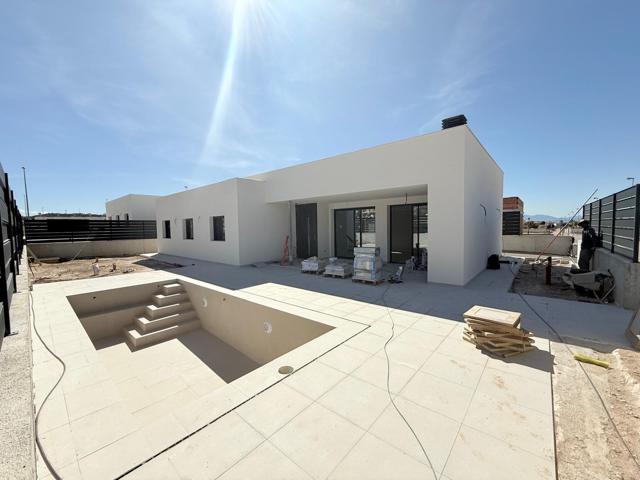 Tu Nuevo Hogar de Ensueño: Chalets Exclusivos con Piscina Privada photo 0