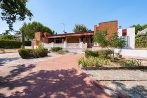 Casa En venta en Calle Quejigo, Villalbilla photo 0