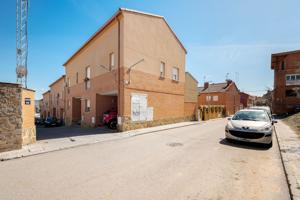 Unifamiliar Pareada En venta en Calle Aragón, Cabanillas Del Campo photo 0