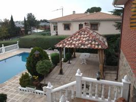 Casa En venta en Calle Puerto De Tornavacas, 31, Cerro Alarcón, Valdemorillo photo 0