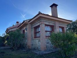 Casa En venta en Calle Ebro, 0, Pino Alto - Navarredonda, Valdemorillo photo 0