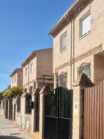 Unifamiliar Pareada En venta en Yuncos photo 0