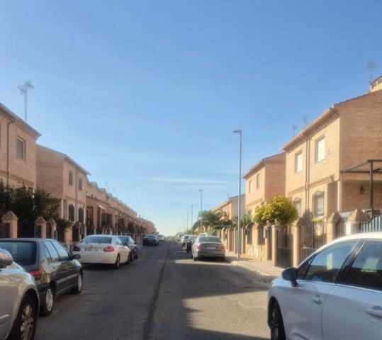 Unifamiliar Pareada En venta en Yuncos photo 0