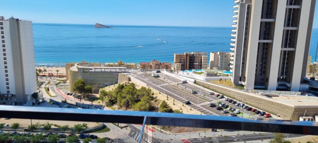 ¡Vive en el Cielo de Benidorm en Residencial Skyline - Tu Hogar entre el Cielo y el Mar! photo 0