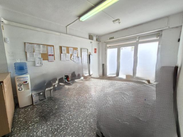 LOCAL EN CAMPOAMOR photo 0