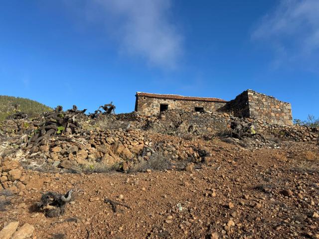 Terreno rústico con casa rural en zona alta de Granadilla photo 0