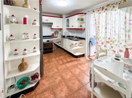 SE VENDE AMPLIO PISO CERCA DEL MAR photo 0