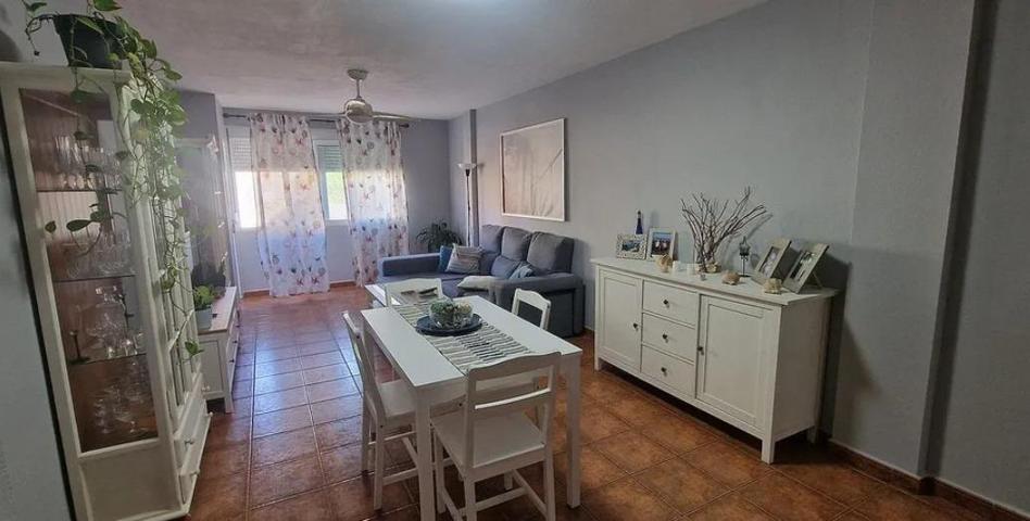 SE VENDE AMPLIO PISO CERCA DEL MAR photo 0