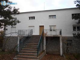 Casa en venta en Becedas, Ávila photo 0