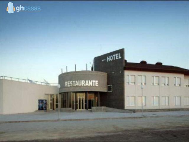 Edificio Hotel en venta en Santovenia de Oca, Burgos photo 0