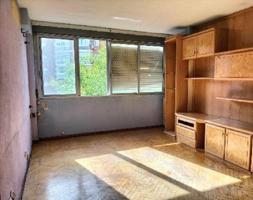 Piso en venta en Vinateros, Madrid. photo 0