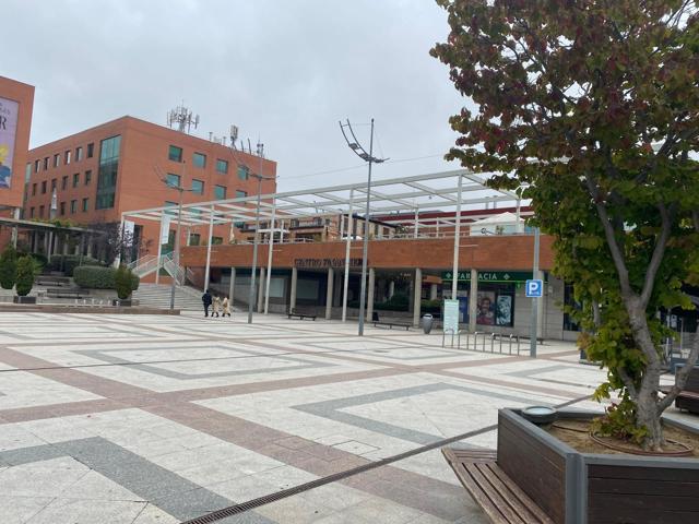 Local en venta en Alcobendas. photo 0