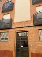 Estudio en Planta Baja con Potencial para Reformar en el Barrio de Numancia - Vallecas photo 0