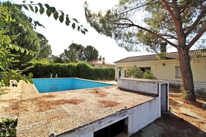 Venta de casa independiente para reformar en Illana, Guadalajara. photo 0