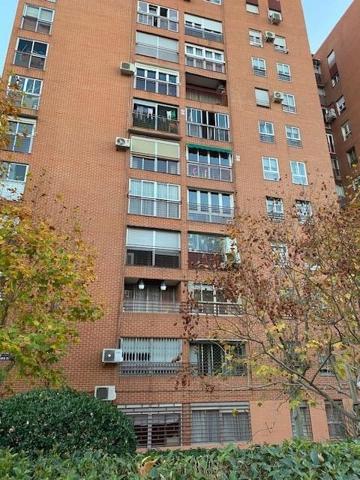 Piso en venta en Madrid - Zona Palomeras photo 0