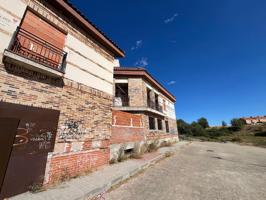 Edificio en venta en Torrejón del Rey photo 0