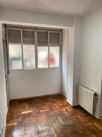 Oportunidad de Inversión en Madrid: Piso a Reformar en San Diego photo 0
