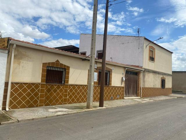 SE VENDE CASA EN LA ZONA DE CALZADA DE CALATRAVA photo 0