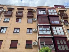 URBANIZACION EN LA ZONA DE CANILLEJAS, PISO DE TRES DORMITORIOS, DOS BAÑOS, 2 TERRACITAS Y GARAJE. photo 0