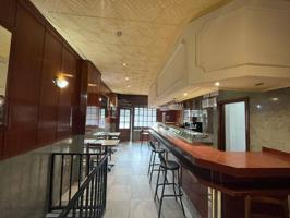 SE VENDE LOCAL COMERCIAL EN UNA DE LAS GRANDES AVENIDAS DE LA ZONA,ACTUALMENTE BAR-RESTAURANTE. photo 0