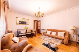 Oportunidad en la zona de Moratalaz-Piso de 3 dormitorios, baño, aseo y trastero. photo 0