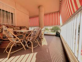 PISO DE TRES DORMITORIOS CON DOS BAÑOS COMPLETOS, 2 TERRAZAS, GARAJE, PISCINA COMUNITARIA EN UN RECINTO PRIVADO. A ESCASOS METROS DE LA PLAYA. photo 0