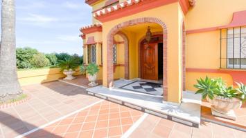 VENTA DE CHALET INDEPENDIENTE EN LA ZONA DE EL LAGAREJO, MIJAS COSTA. ¡5 DORMITORIOS Y PISCINA! photo 0