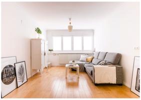 Piso de 4 dormitorios con garaje frente a la Plaza de Toros photo 0