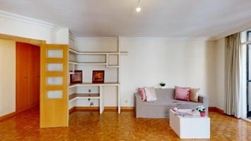 Vivienda en venta de 4 dormitorios junto a teatro Romea photo 0