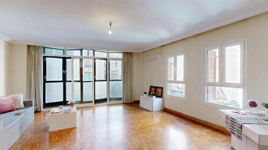 Vivienda en venta de 4 dormitorios junto a teatro Romea photo 0