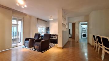 Apartamento de 2 dormitorios con garaje en la Calle Cánovas del Castillo photo 0