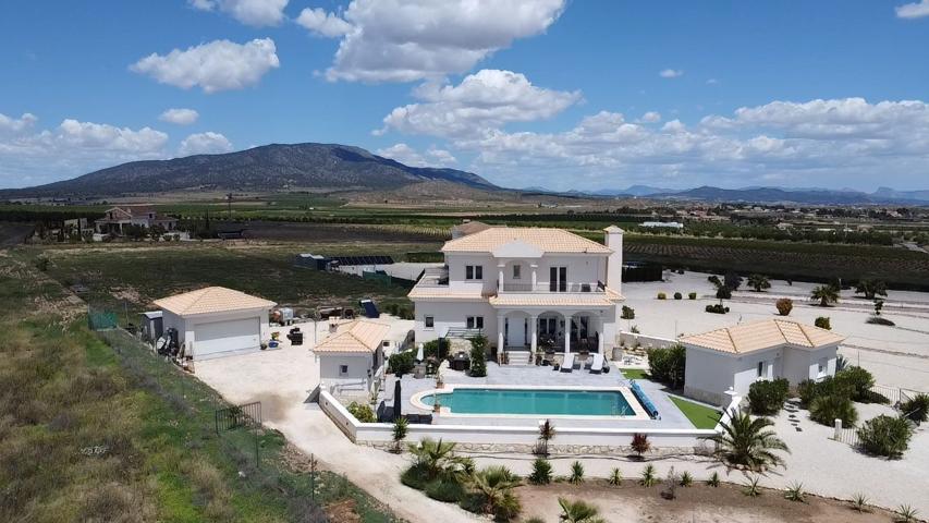 Casa En venta en Comunidad Valenciana, Pinoso photo 0
