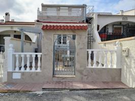 Casa En venta en Junto Campo De Golf La Marquesa, Rojales photo 0