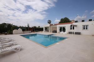 Casa De Campo En venta en Comunidad Valenciana, Crevillent photo 0